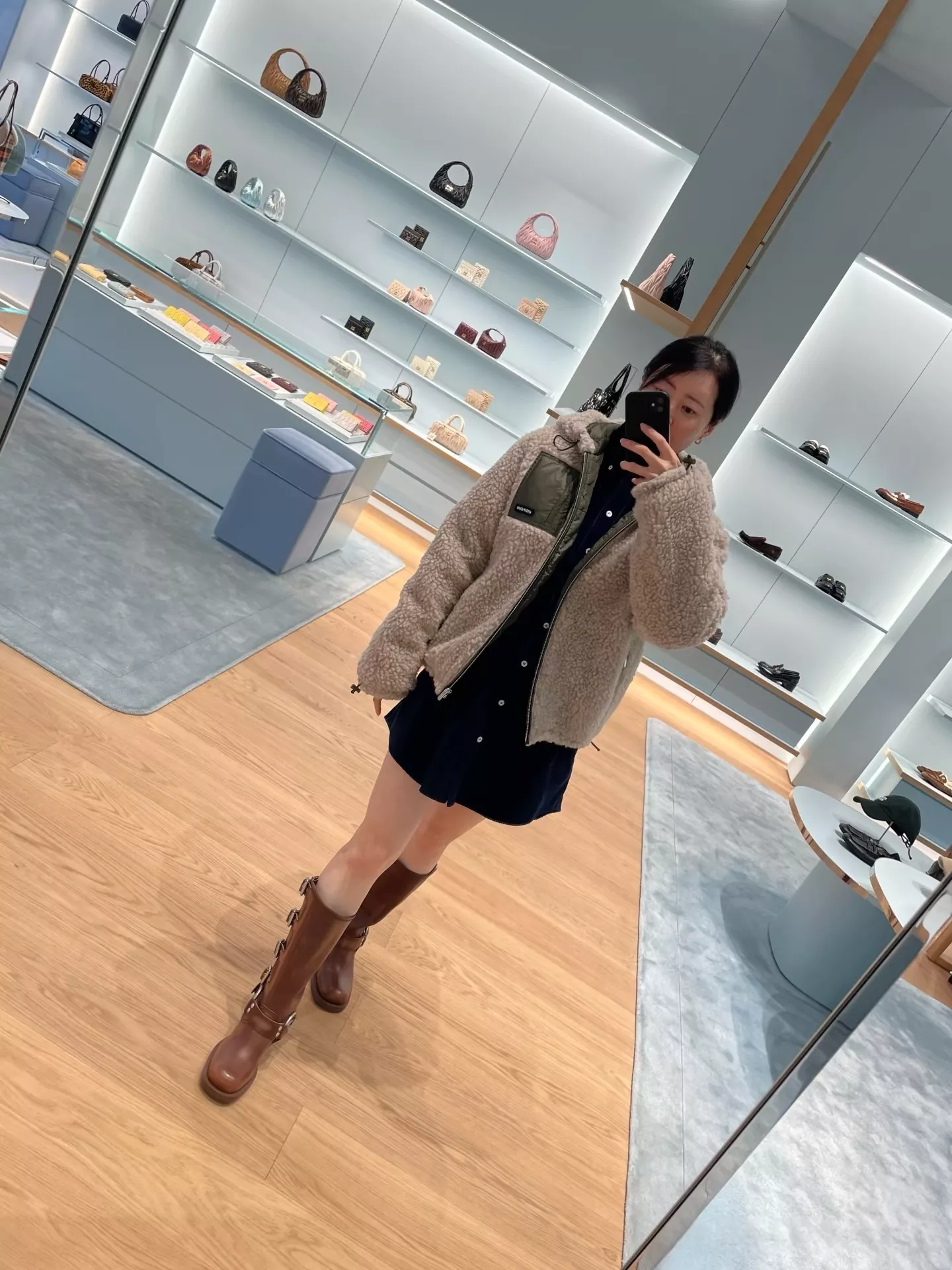 미우미우 보아 후드 집업 여성용 플리스 재킷 상세 이미지 69