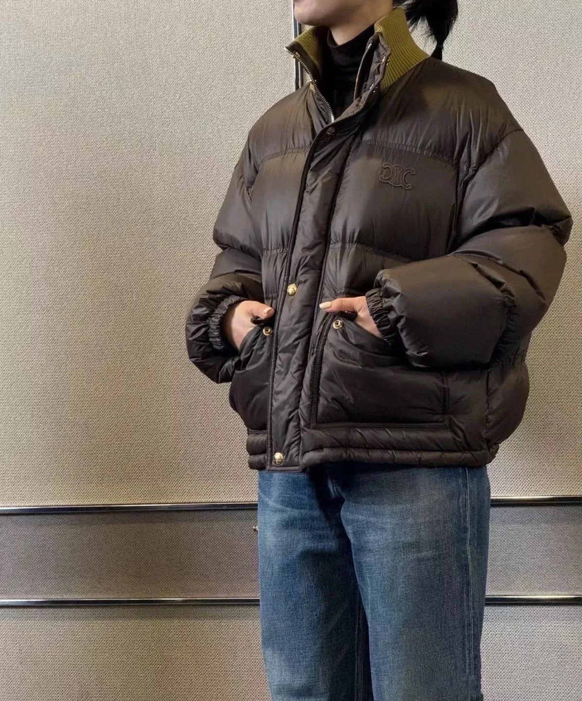 셀린느 배색 카라 우븐 여성용 쇼트 패딩 상세 이미지 65