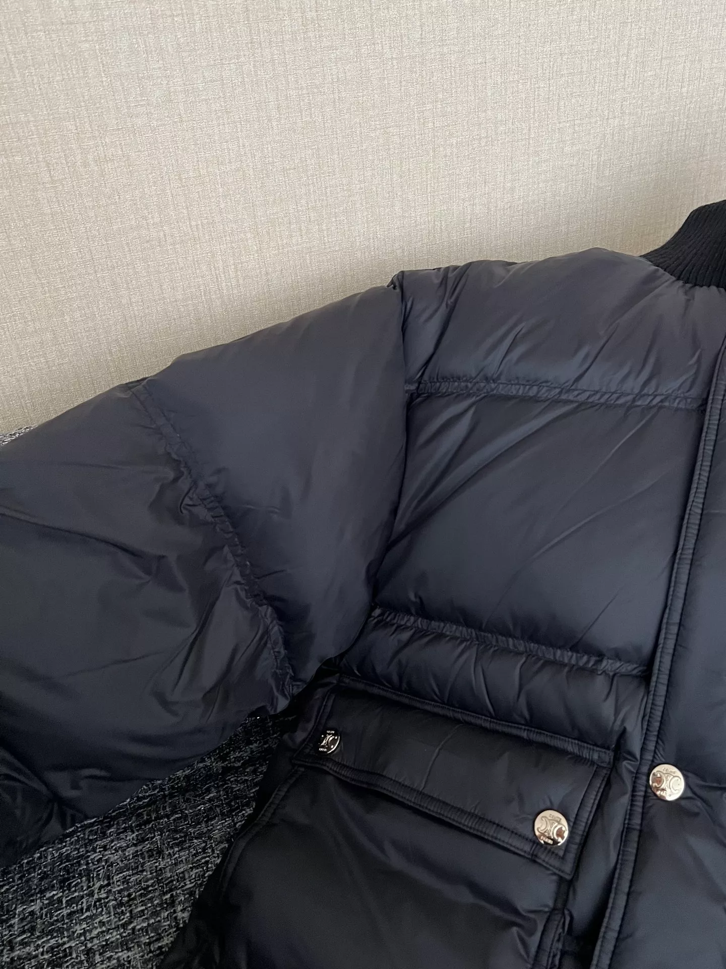 셀린느 우븐 퀼팅 여성용 쇼트 패딩 상세 이미지 22