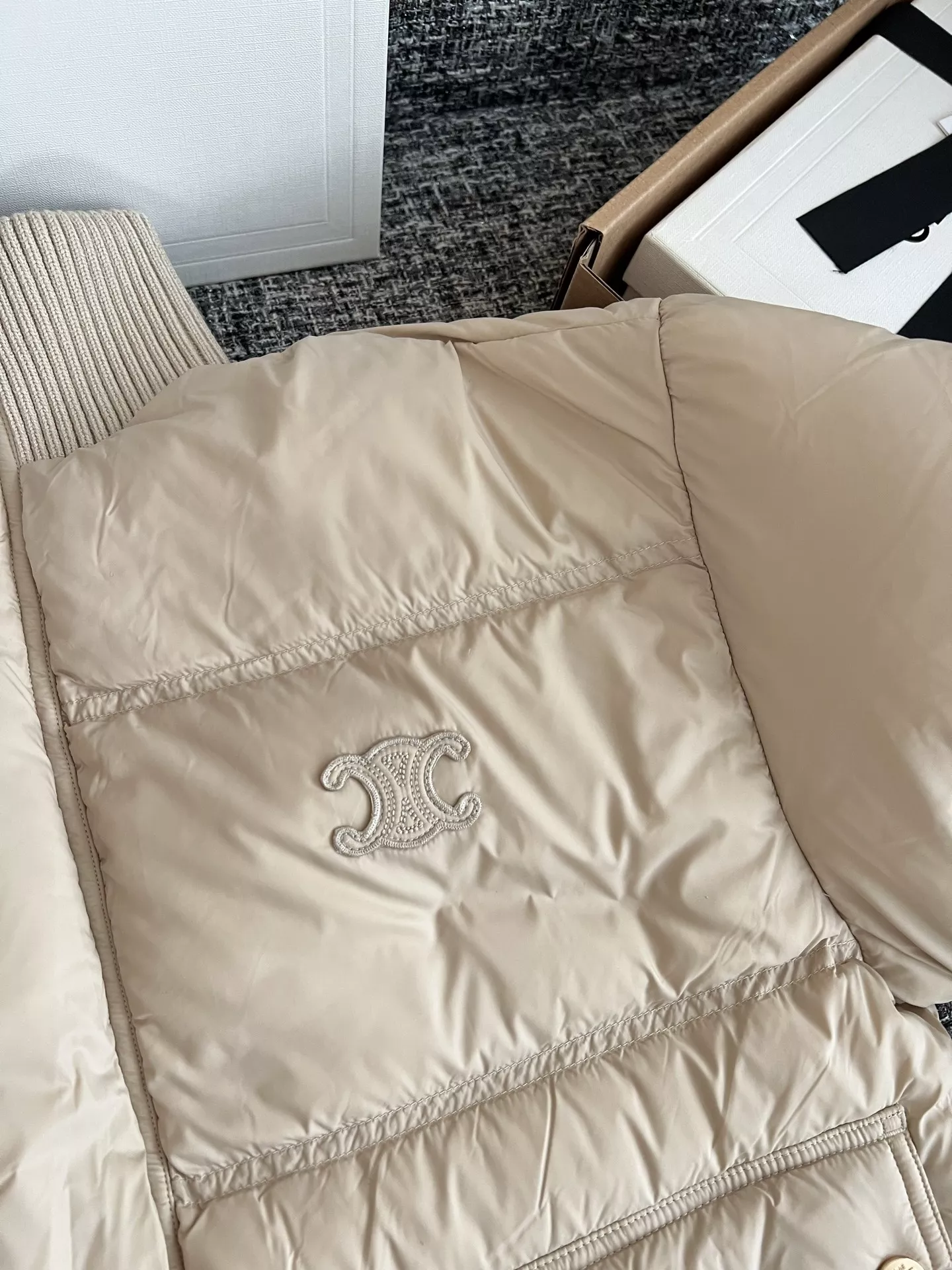 셀린느 스탠드넥 퀼팅 여성용 쇼트 패딩 상세 이미지 14