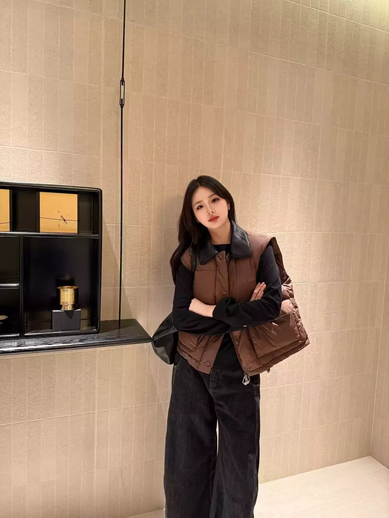 미우미우 우븐 배색 칼라 여성용 패딩 조끼 상세 이미지 62