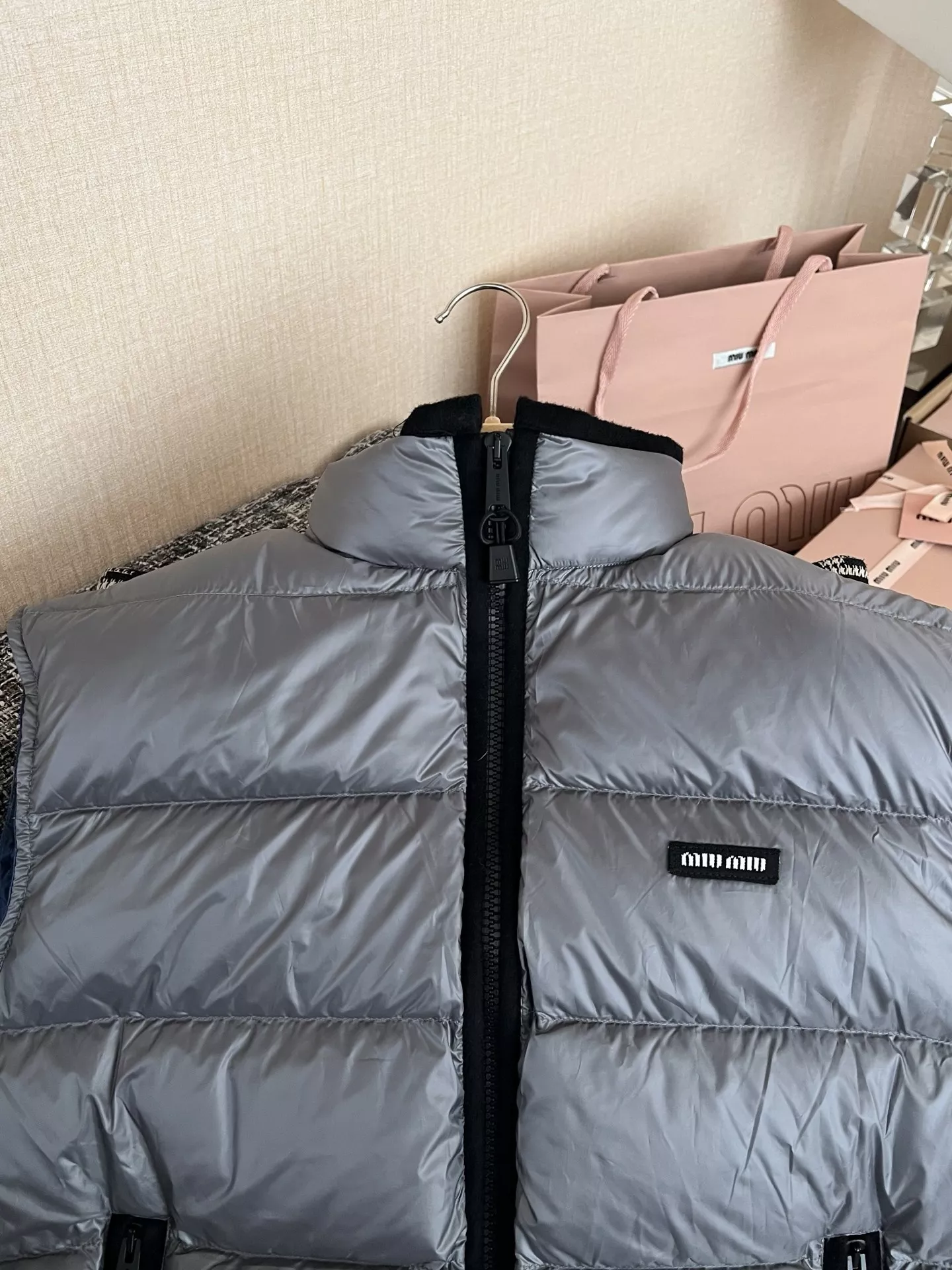 미우미우 우븐 퀼팅 여성용 패딩 조끼 상세 이미지 20