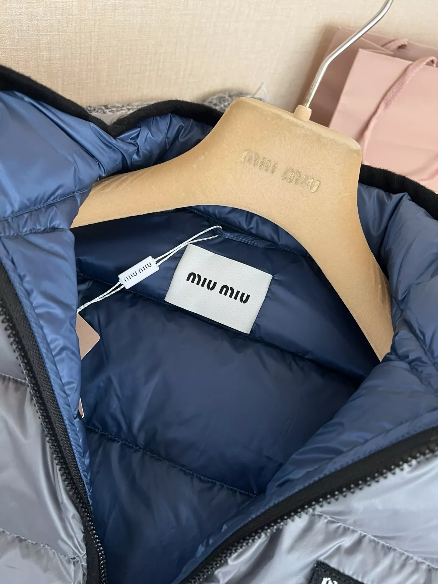 미우미우 우븐 퀼팅 여성용 패딩 조끼 상세 이미지 23