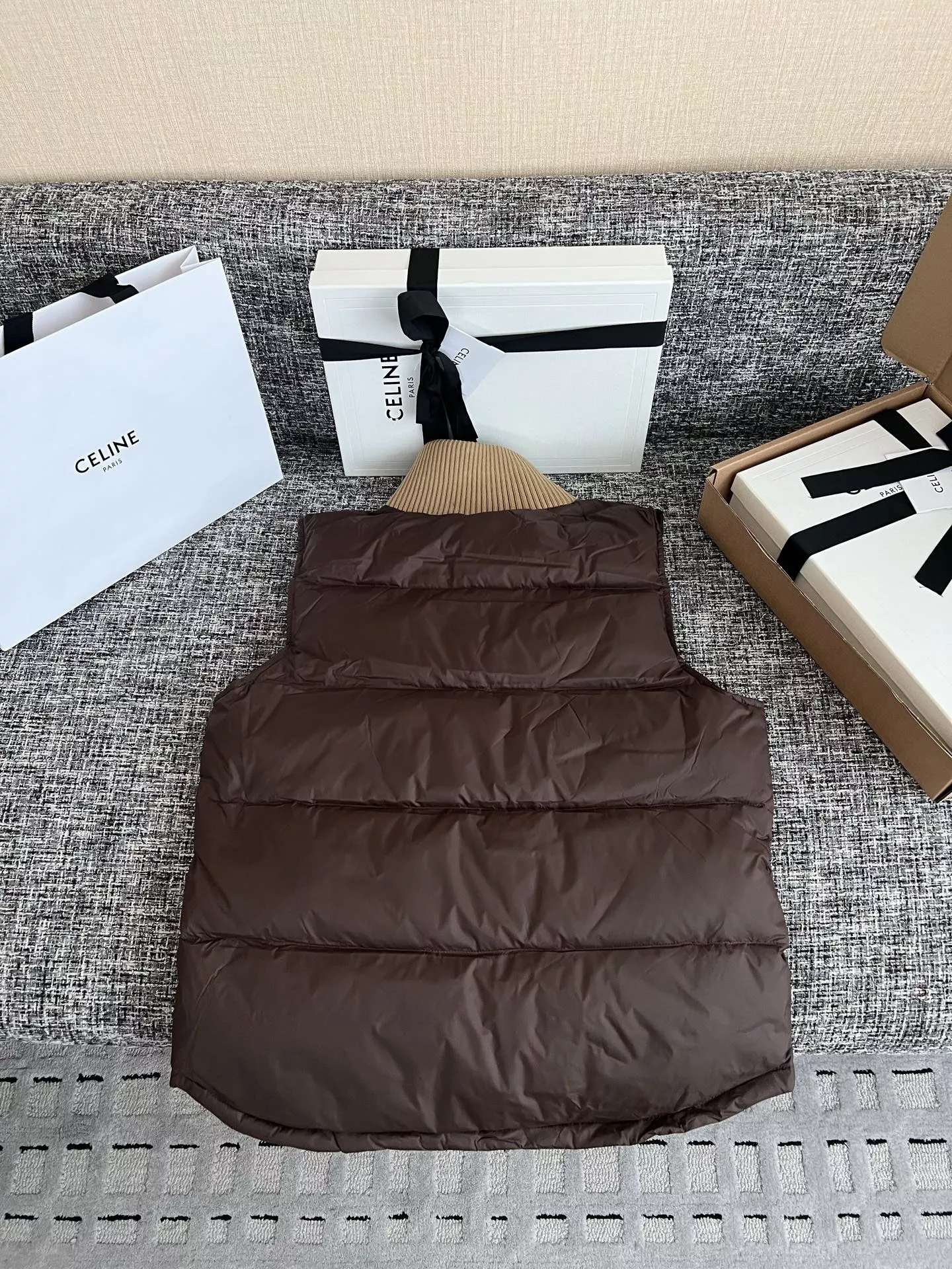 셀린느 우븐 다운 충전 여성용 패딩 조끼 상세 이미지 18