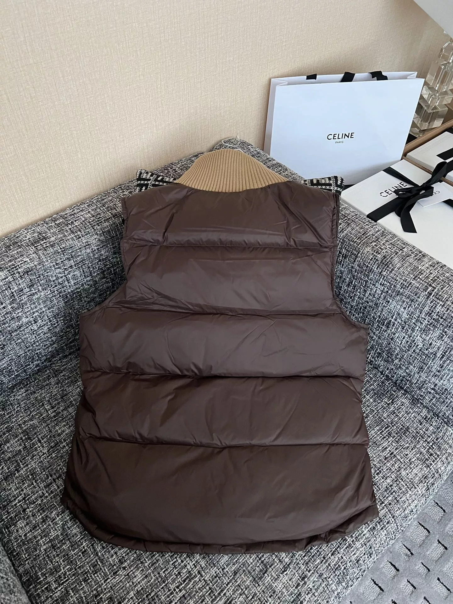 셀린느 우븐 다운 충전 여성용 패딩 조끼 상세 이미지 27