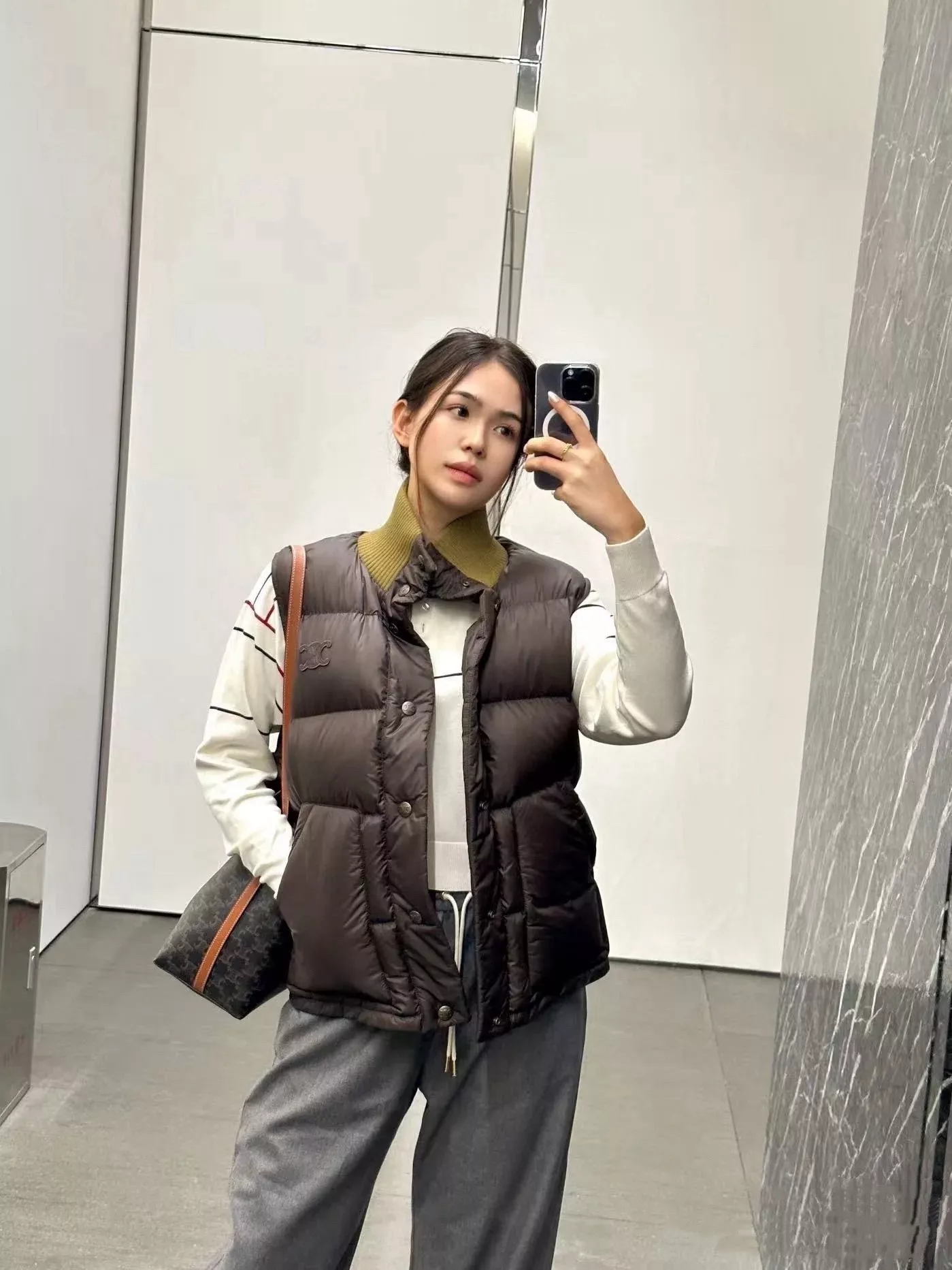 셀린느 우븐 다운 충전 여성용 패딩 조끼 상세 이미지 61