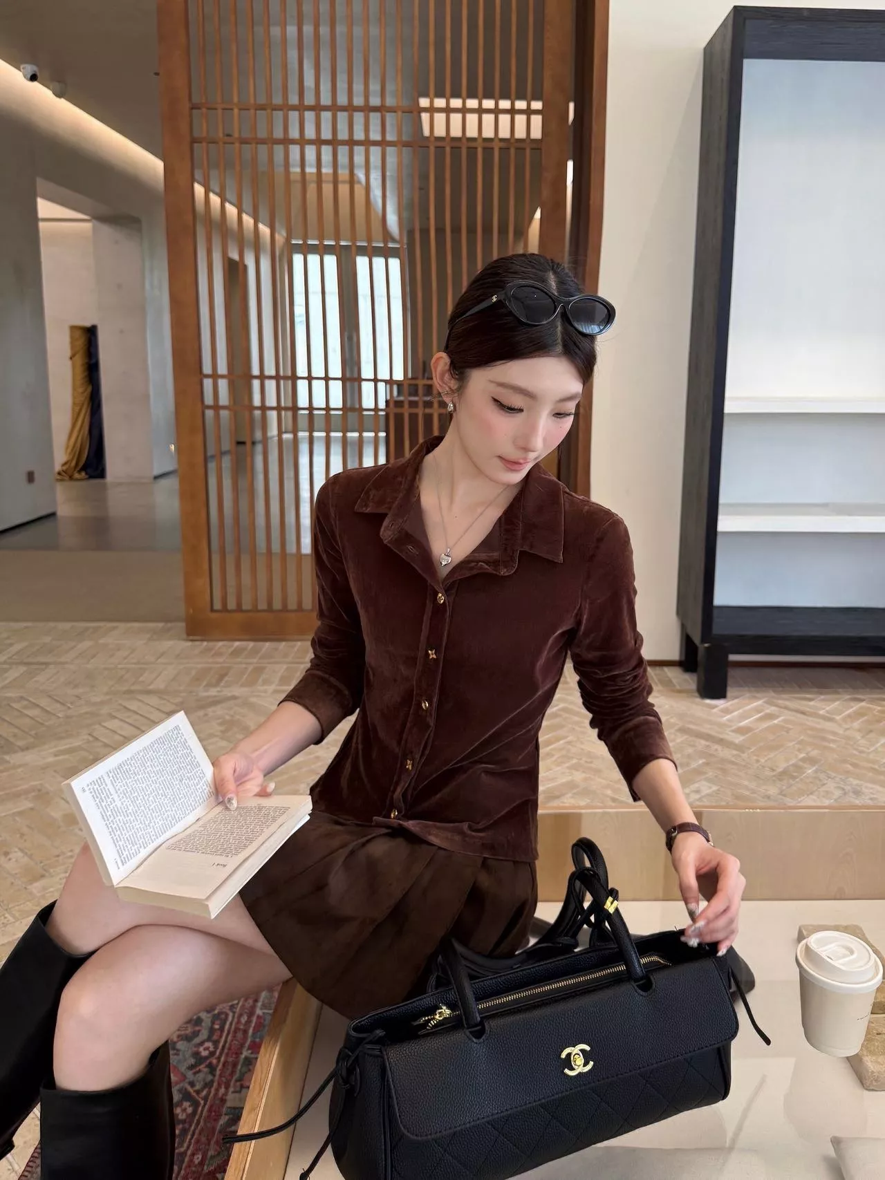 루이비통 플로킹 금속 단추 여성용 긴소매 셔츠 상세 이미지 17