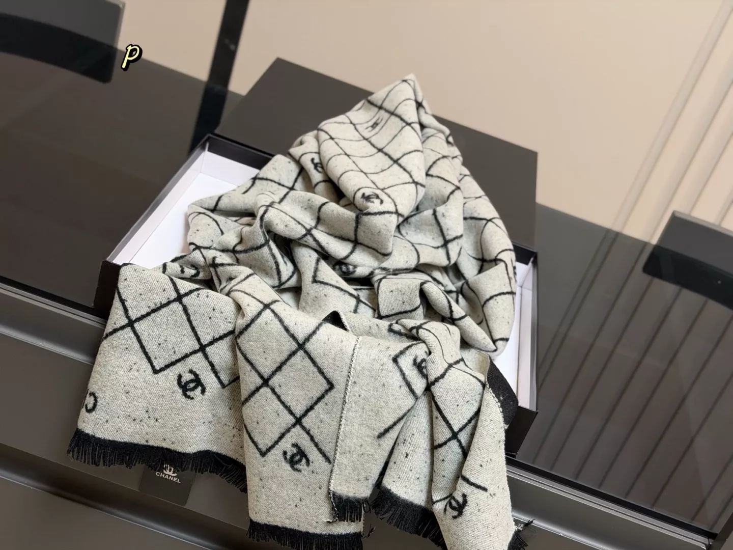 샤넬 격자 패턴 프린지 직사각 머플러 상세 이미지 6