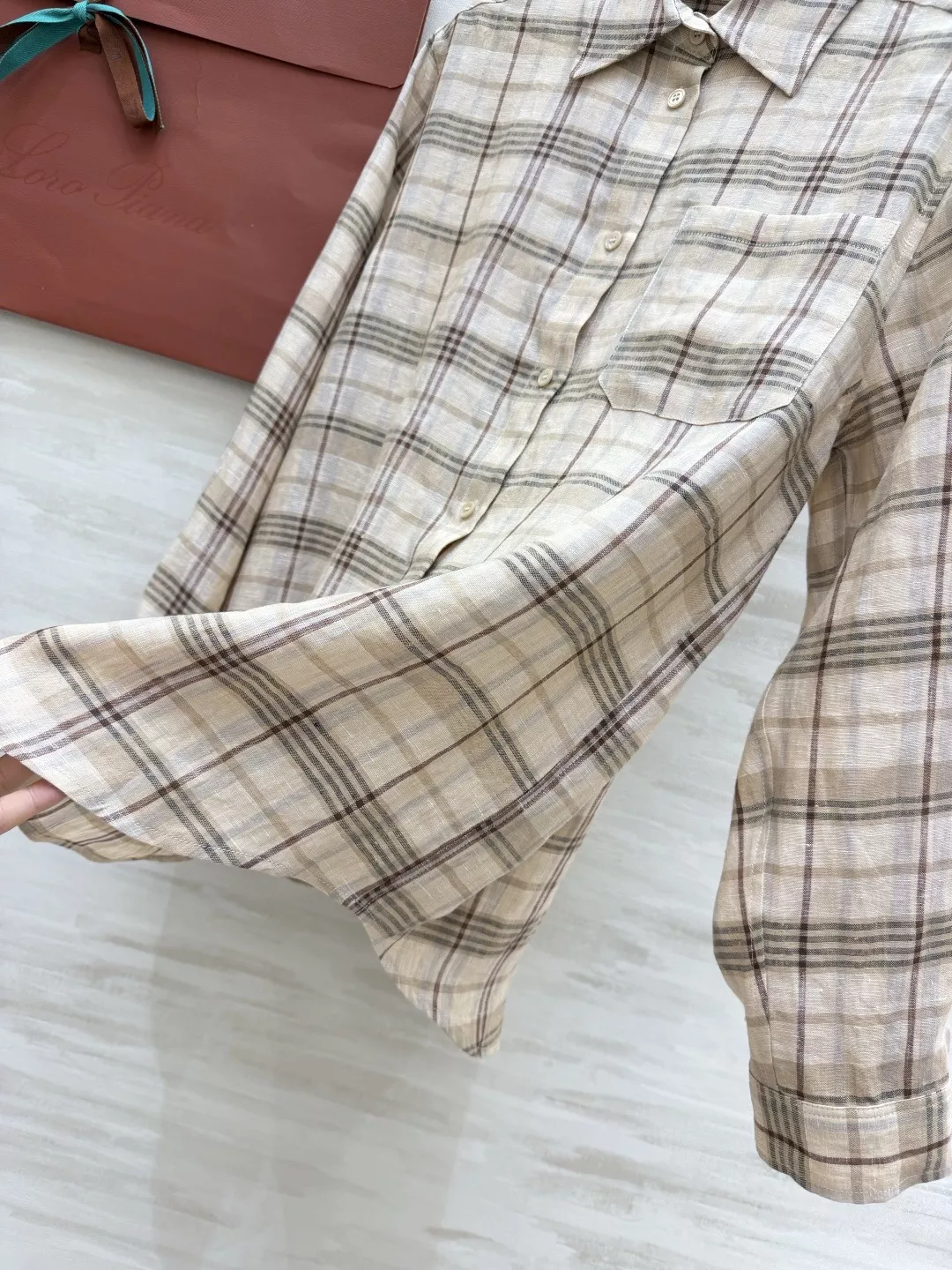 로로피아나 체크 리넨 여성용 긴소매 셔츠 상세 이미지 5