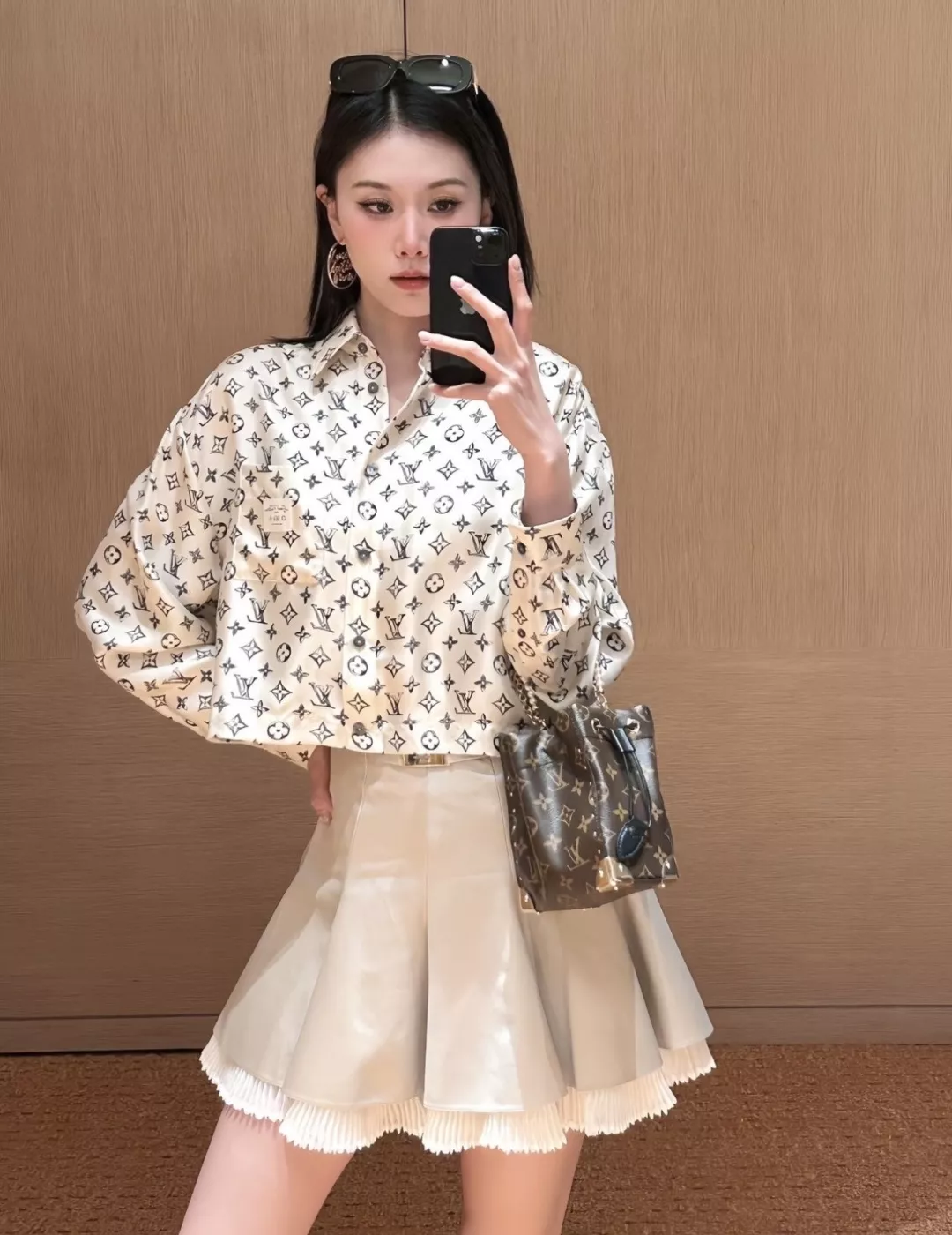 루이비통 모노그램 실크 새틴 여성용 긴소매 셔츠 상세 이미지 16