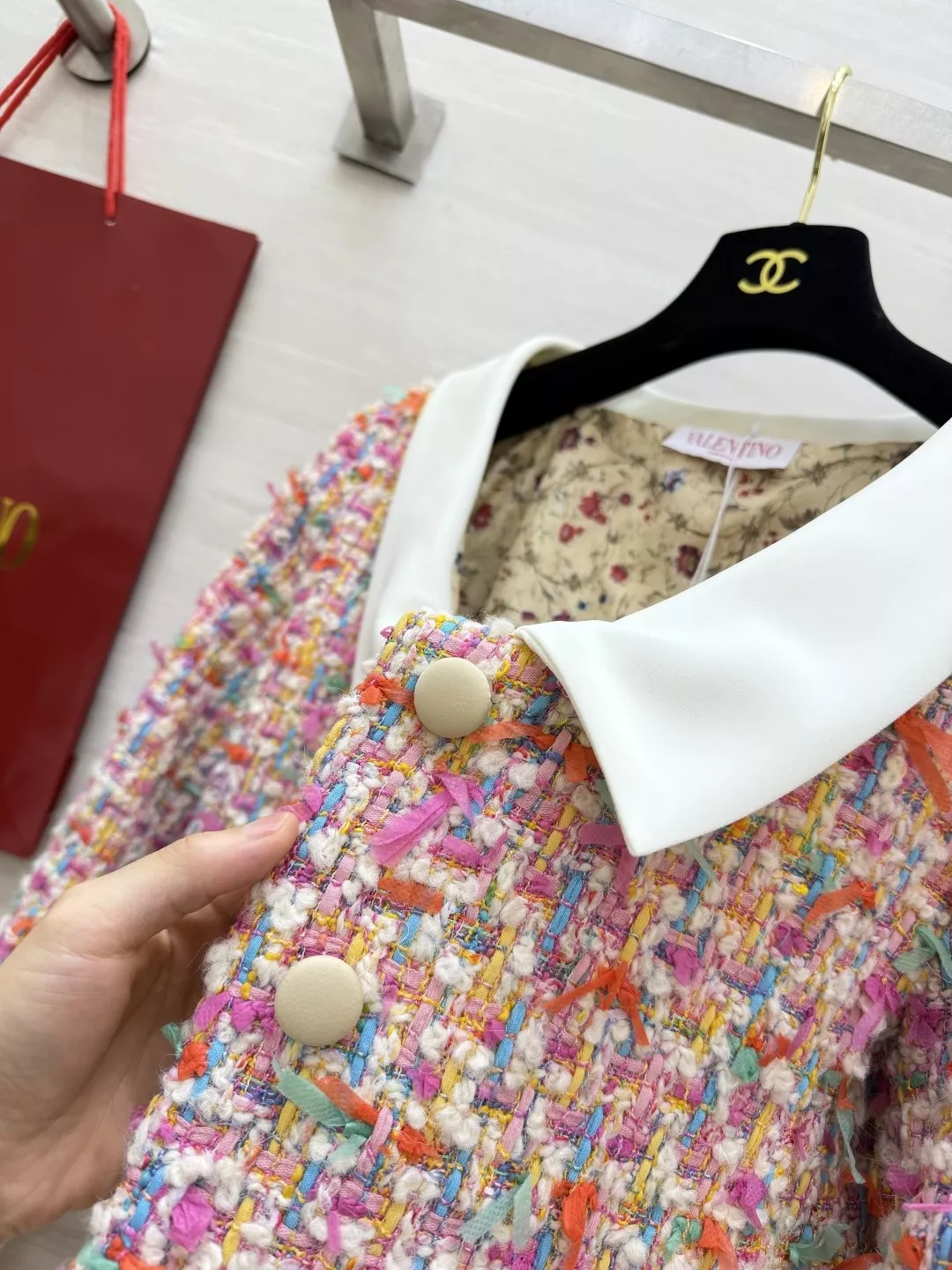발렌티노 배색 칼라 크롭 여성용 트위드 재킷 상세 이미지 2
