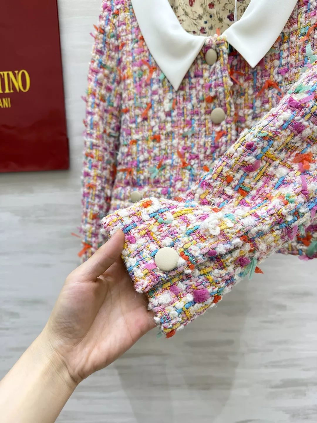발렌티노 배색 칼라 크롭 여성용 트위드 재킷 상세 이미지 6