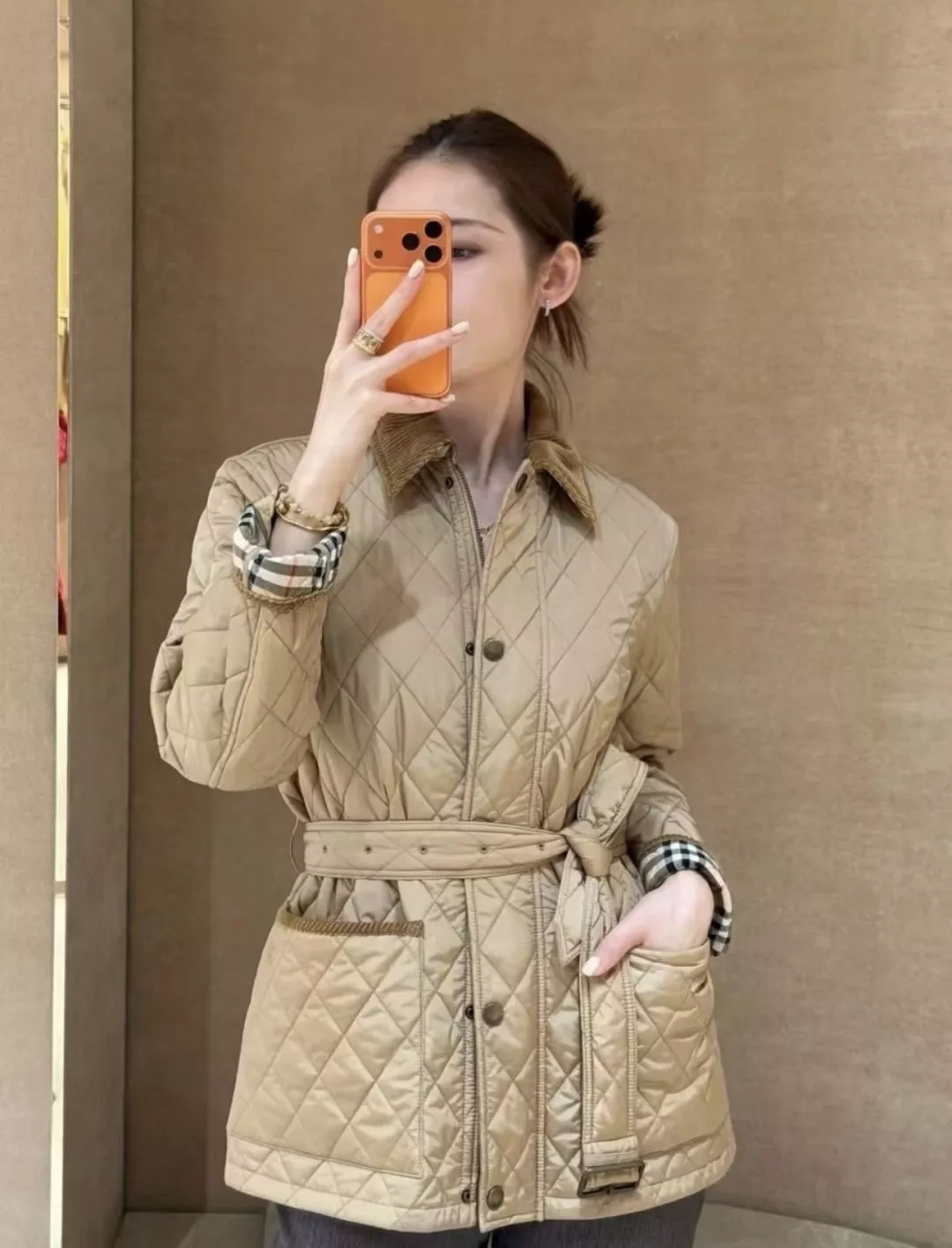버버리 코듀로이 칼라 퀼팅 여성용 쇼트 패딩 상세 이미지 10
