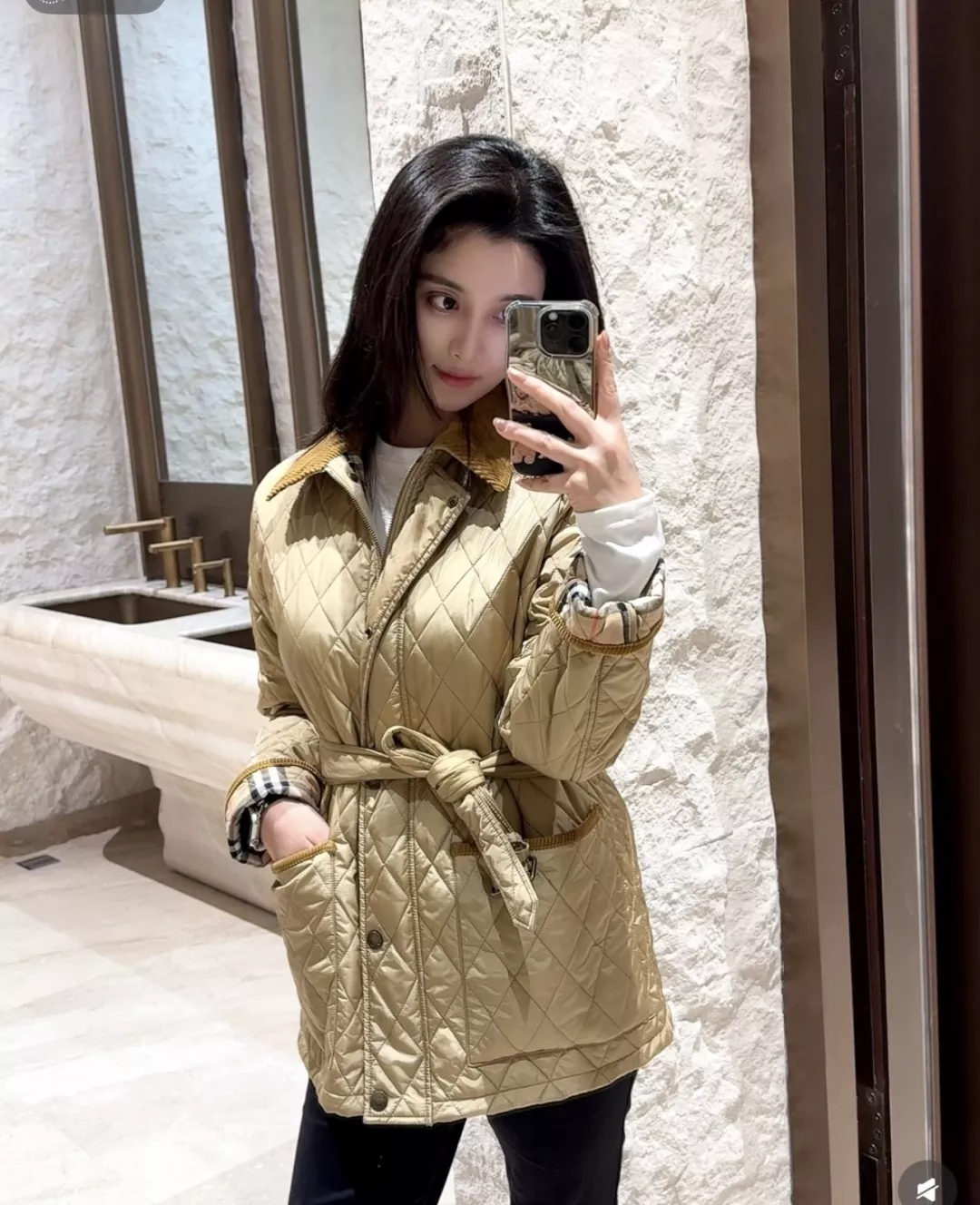 버버리 코듀로이 칼라 퀼팅 여성용 쇼트 패딩 상세 이미지 11