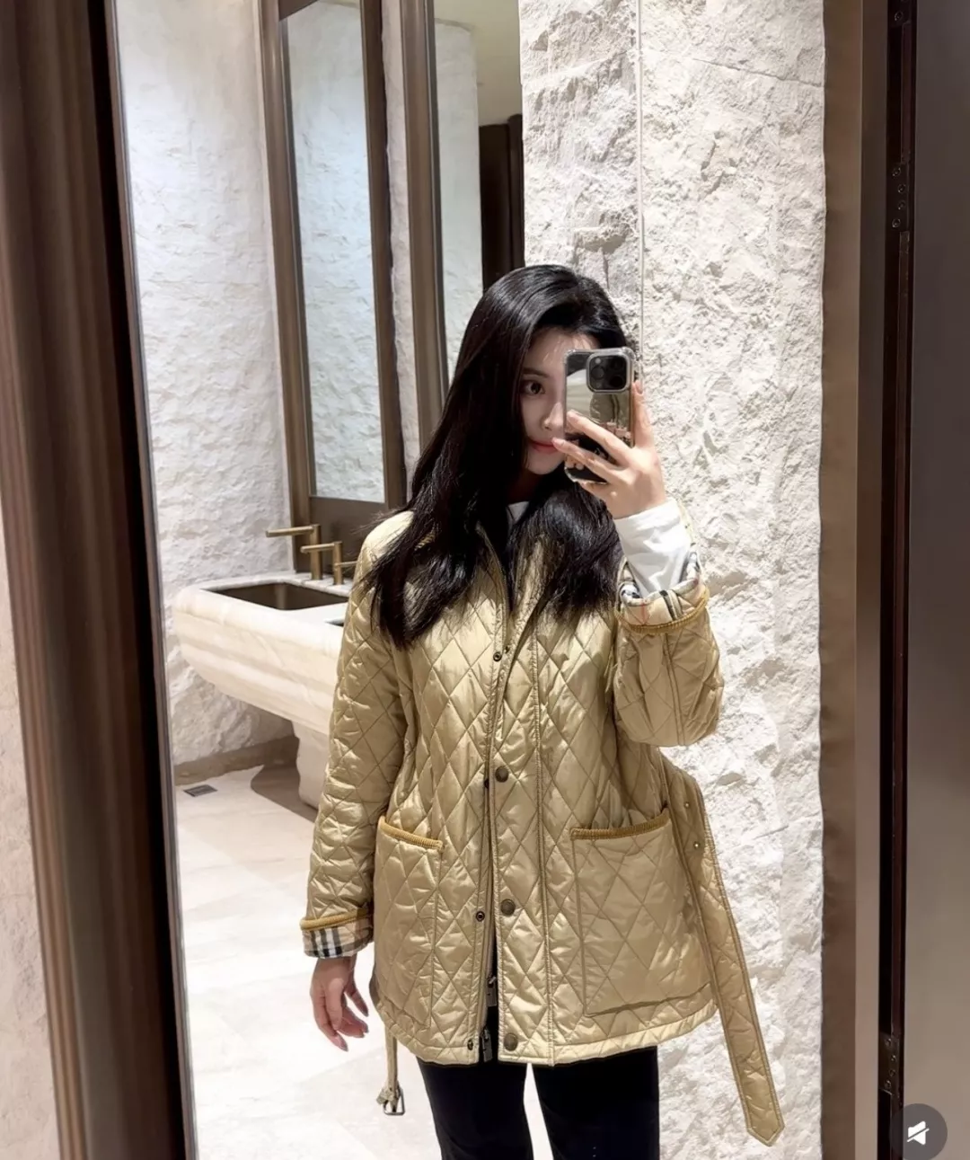 버버리 코듀로이 칼라 퀼팅 여성용 쇼트 패딩 상세 이미지 12