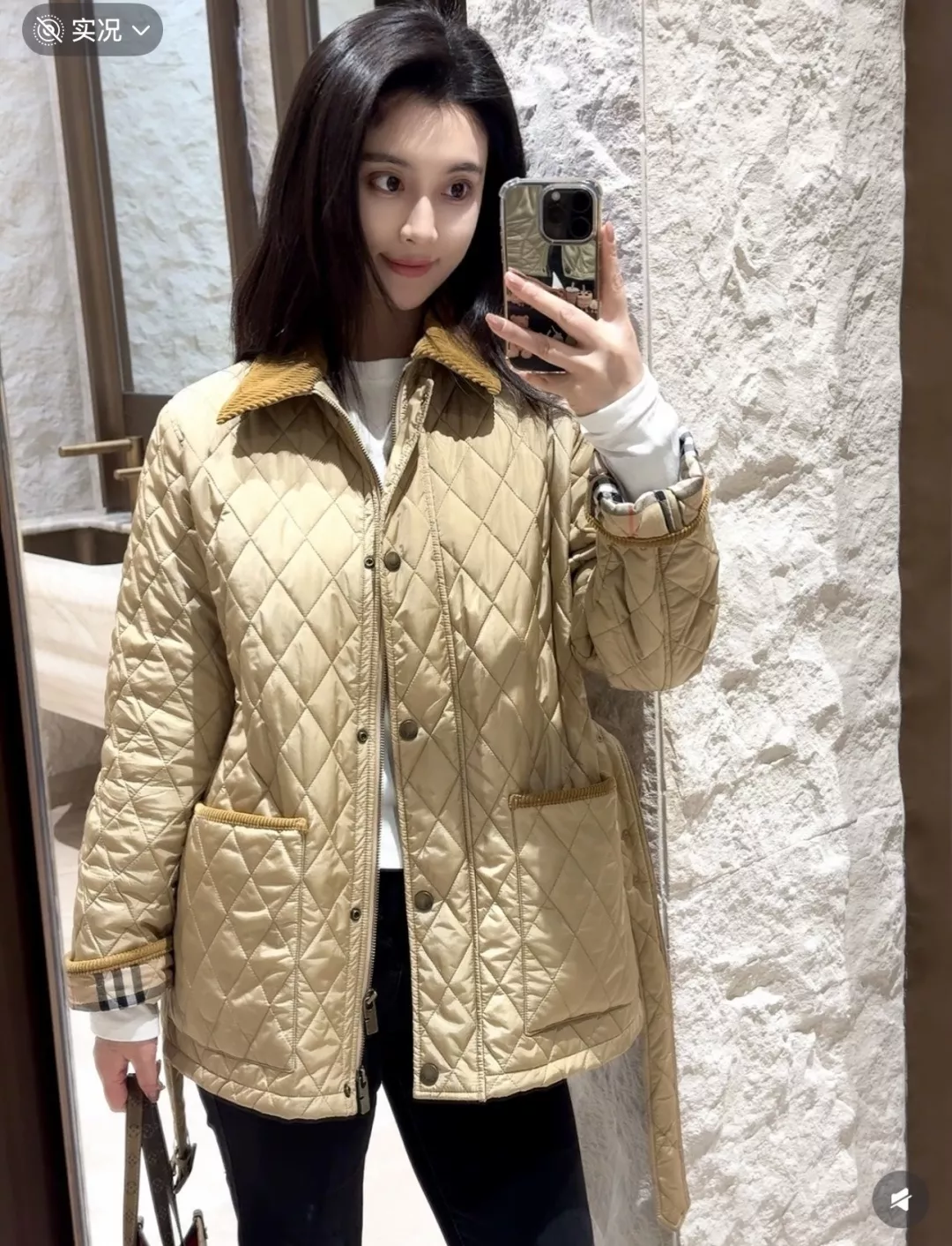 버버리 코듀로이 칼라 퀼팅 여성용 쇼트 패딩 상세 이미지 13