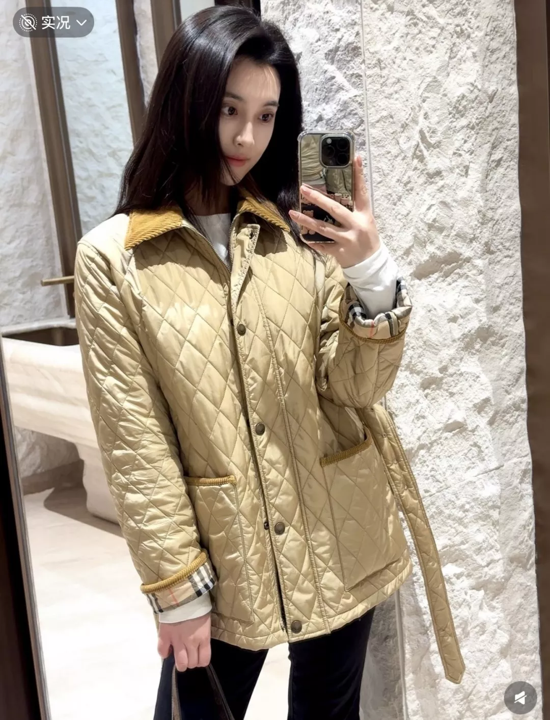버버리 코듀로이 칼라 퀼팅 여성용 쇼트 패딩 상세 이미지 15