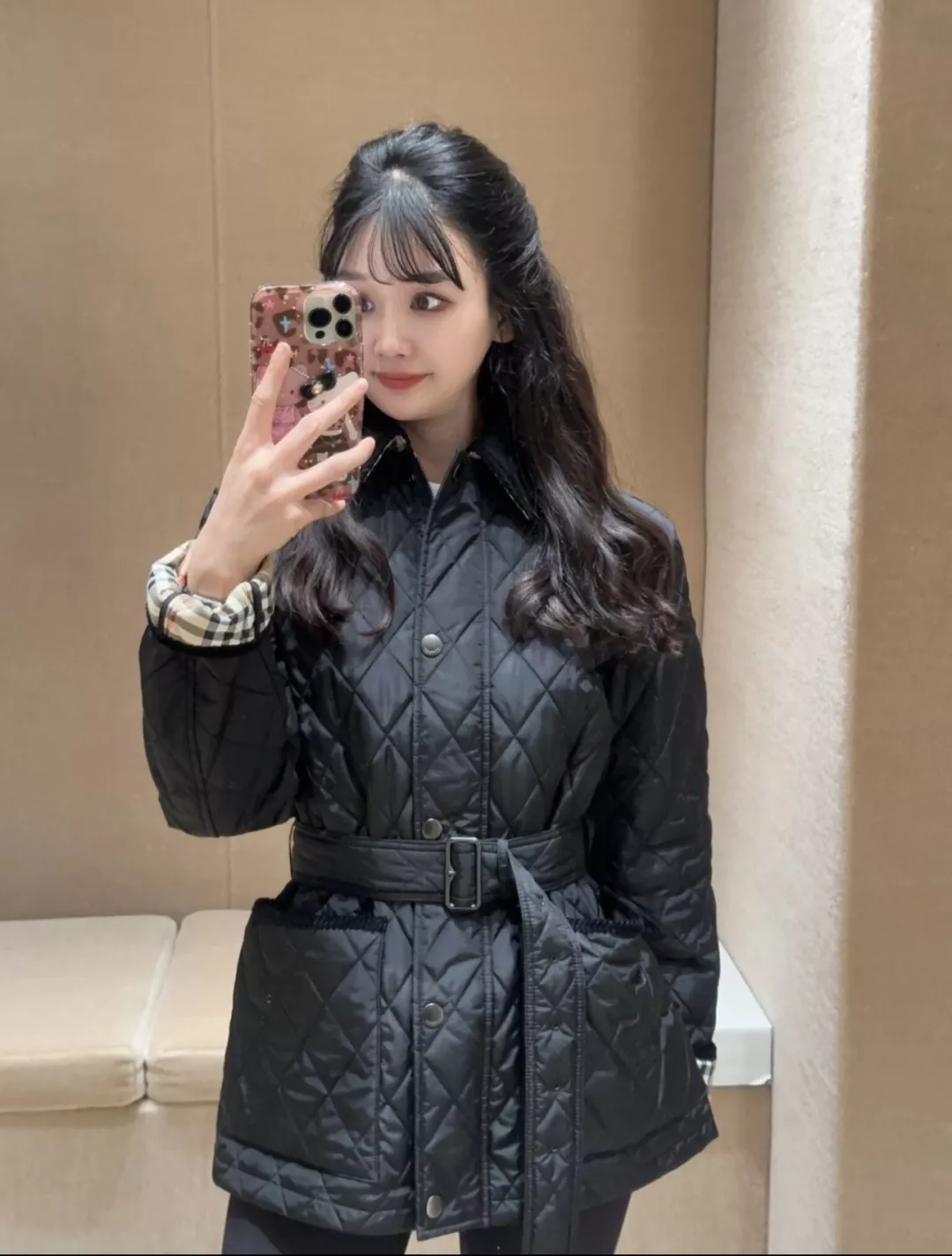 버버리 코듀로이 칼라 퀼팅 여성용 쇼트 패딩 상세 이미지 34