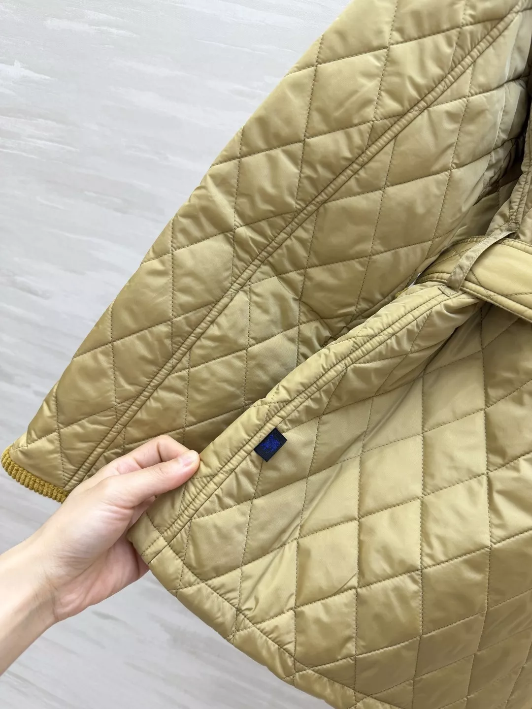 버버리 코듀로이 칼라 퀼팅 여성용 쇼트 패딩 상세 이미지 6