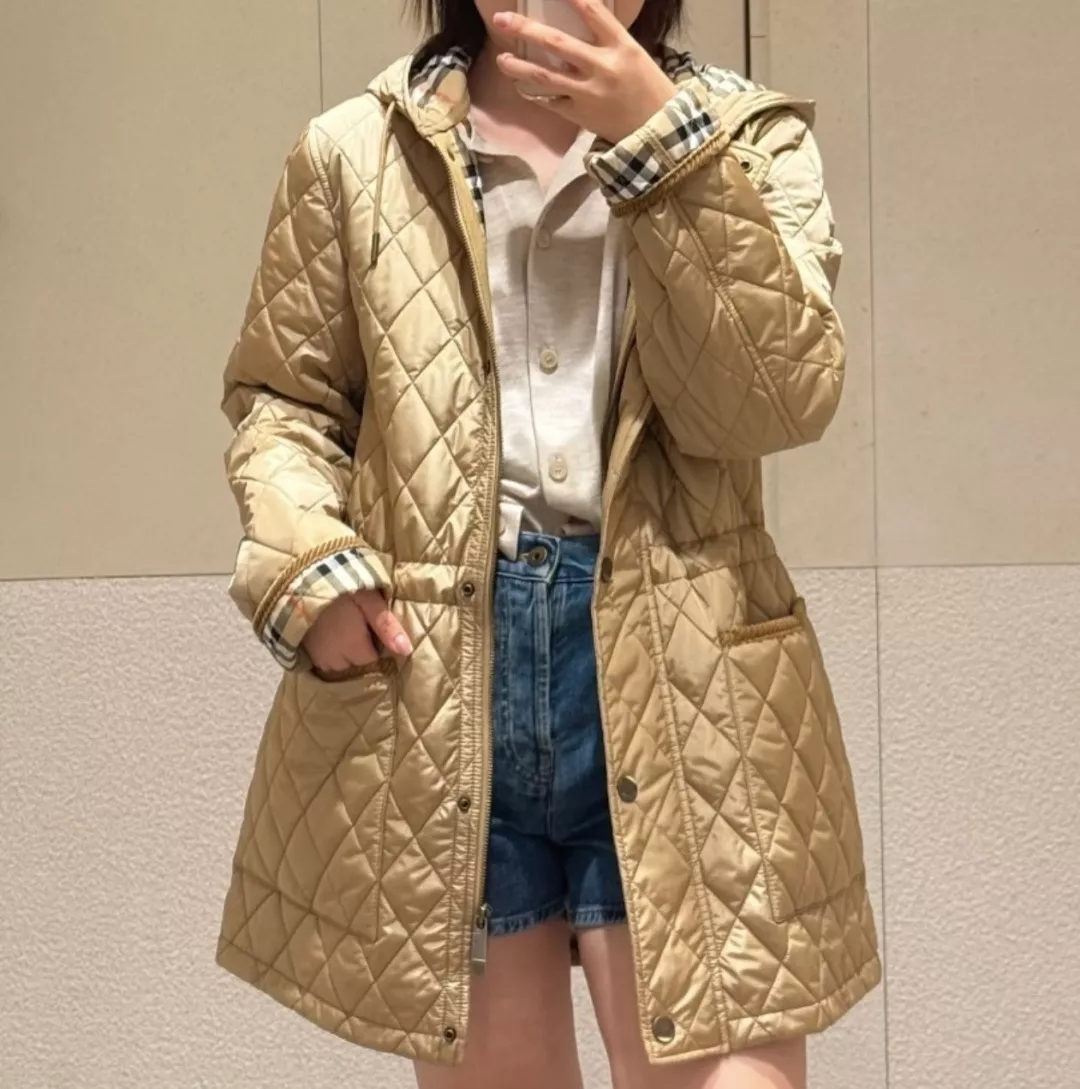 버버리 다이아 퀼팅 후드 여성용 미들 패딩 상세 이미지 10
