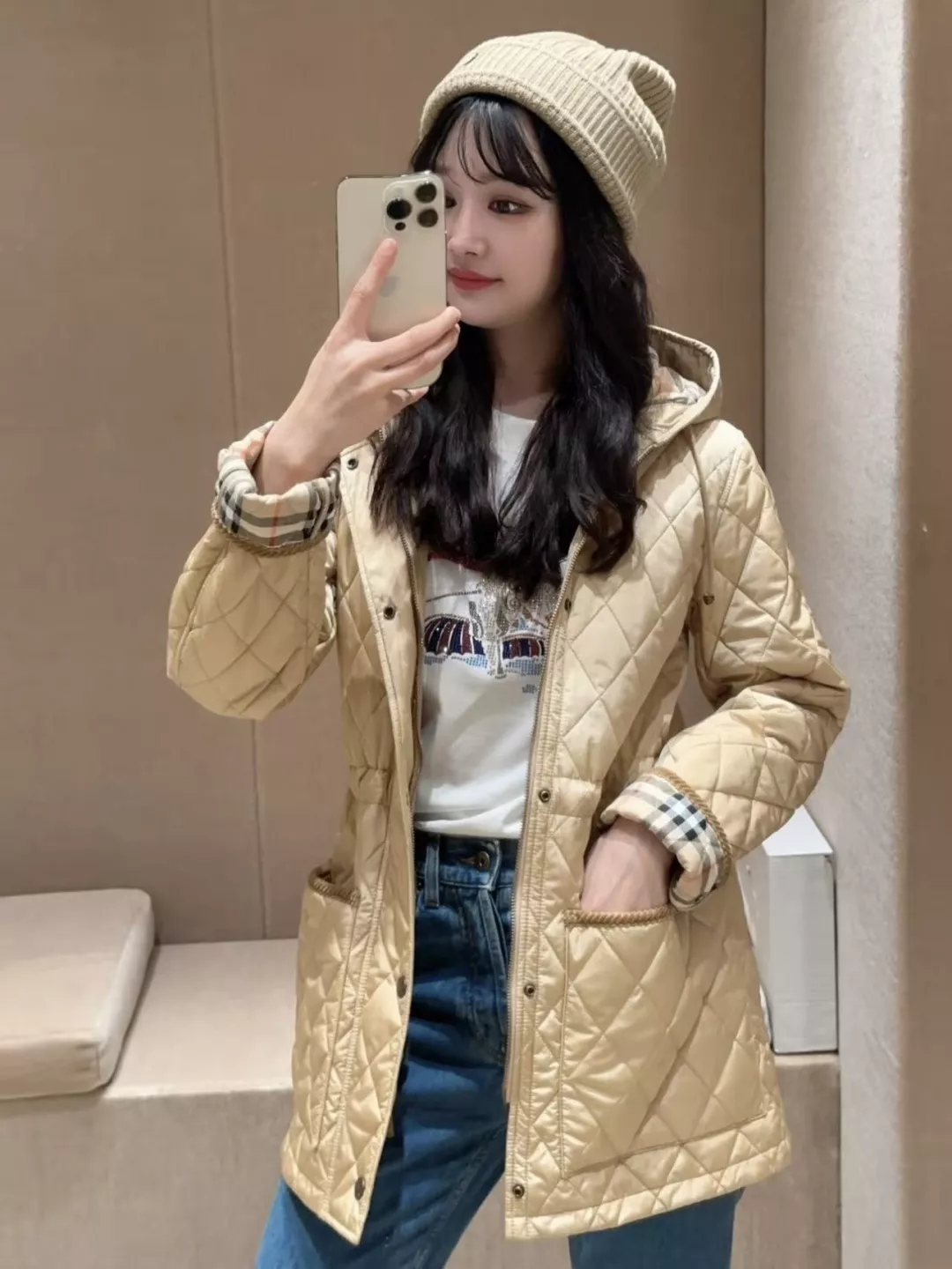 버버리 다이아 퀼팅 후드 여성용 미들 패딩 상세 이미지 14