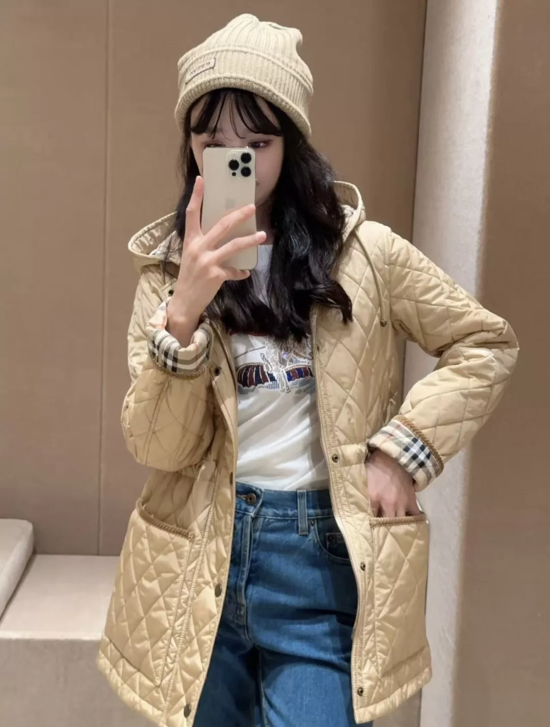 버버리 다이아 퀼팅 후드 여성용 미들 패딩 상세 이미지 15