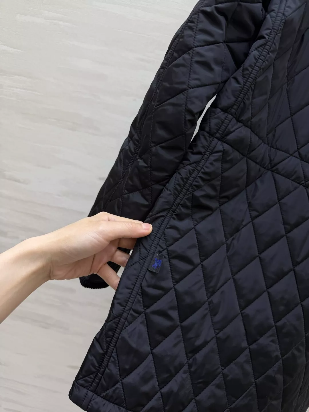 버버리 다이아 퀼팅 후드 여성용 미들 패딩 상세 이미지 24