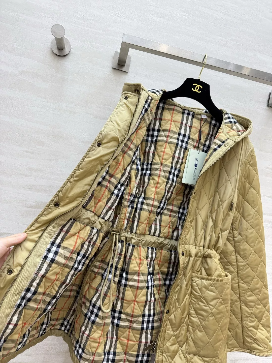 버버리 다이아 퀼팅 후드 여성용 미들 패딩 상세 이미지 6