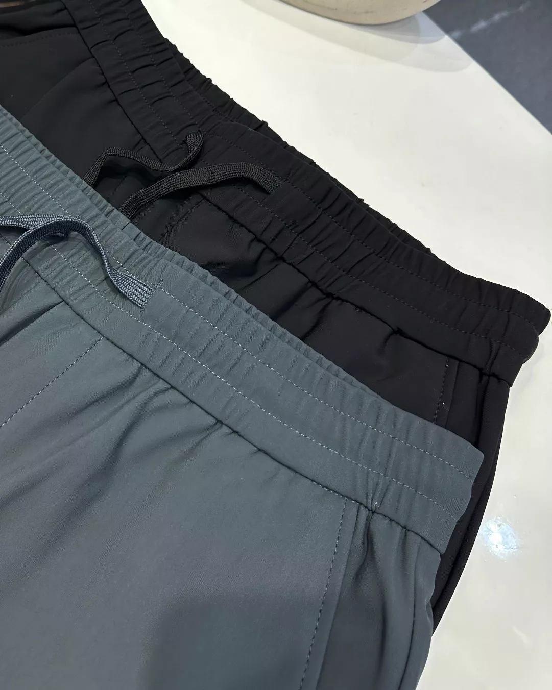 라코스테 밴딩 자수 남녀공용 트레이닝 팬츠 상세 이미지 23