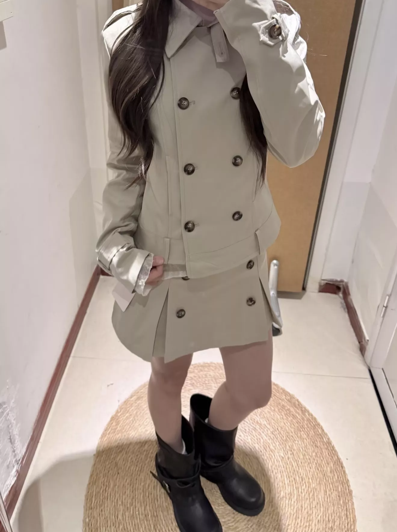 노브랜드 더블 버튼 칼라 플리츠 여성용 투피스 상세 이미지 40