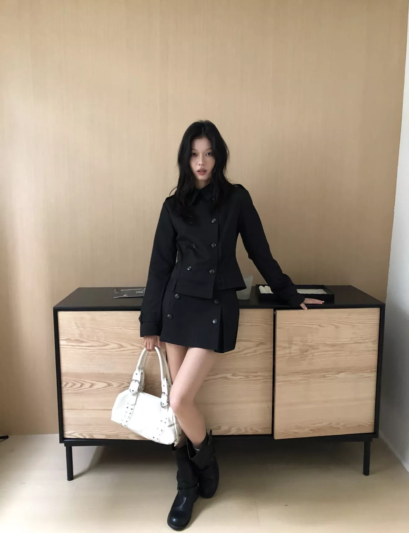 노브랜드 더블 버튼 칼라 플리츠 여성용 투피스 상세 이미지 42