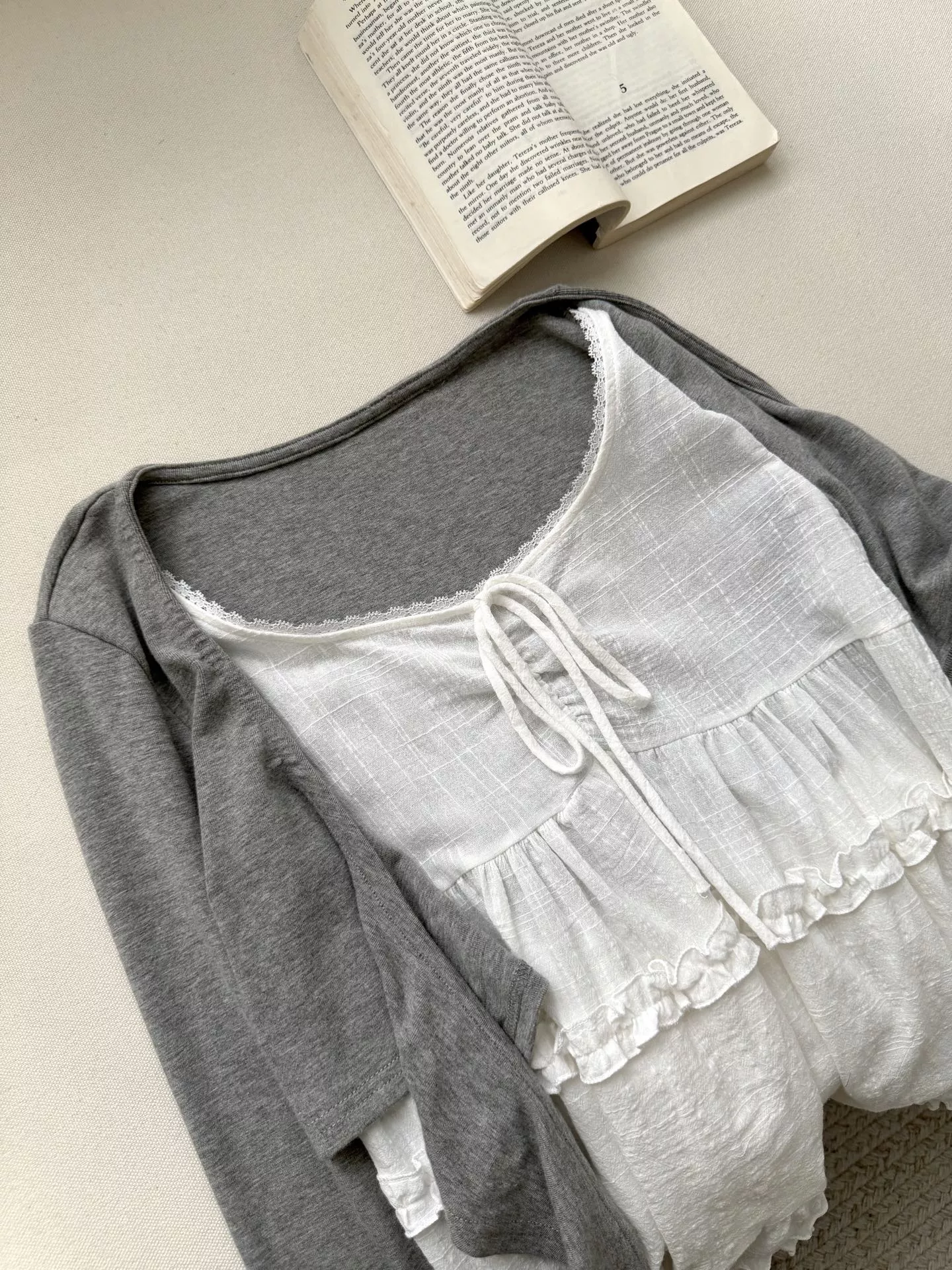 노브랜드 프릴 밑단 여성용 긴소매 티셔츠 상세 이미지 3