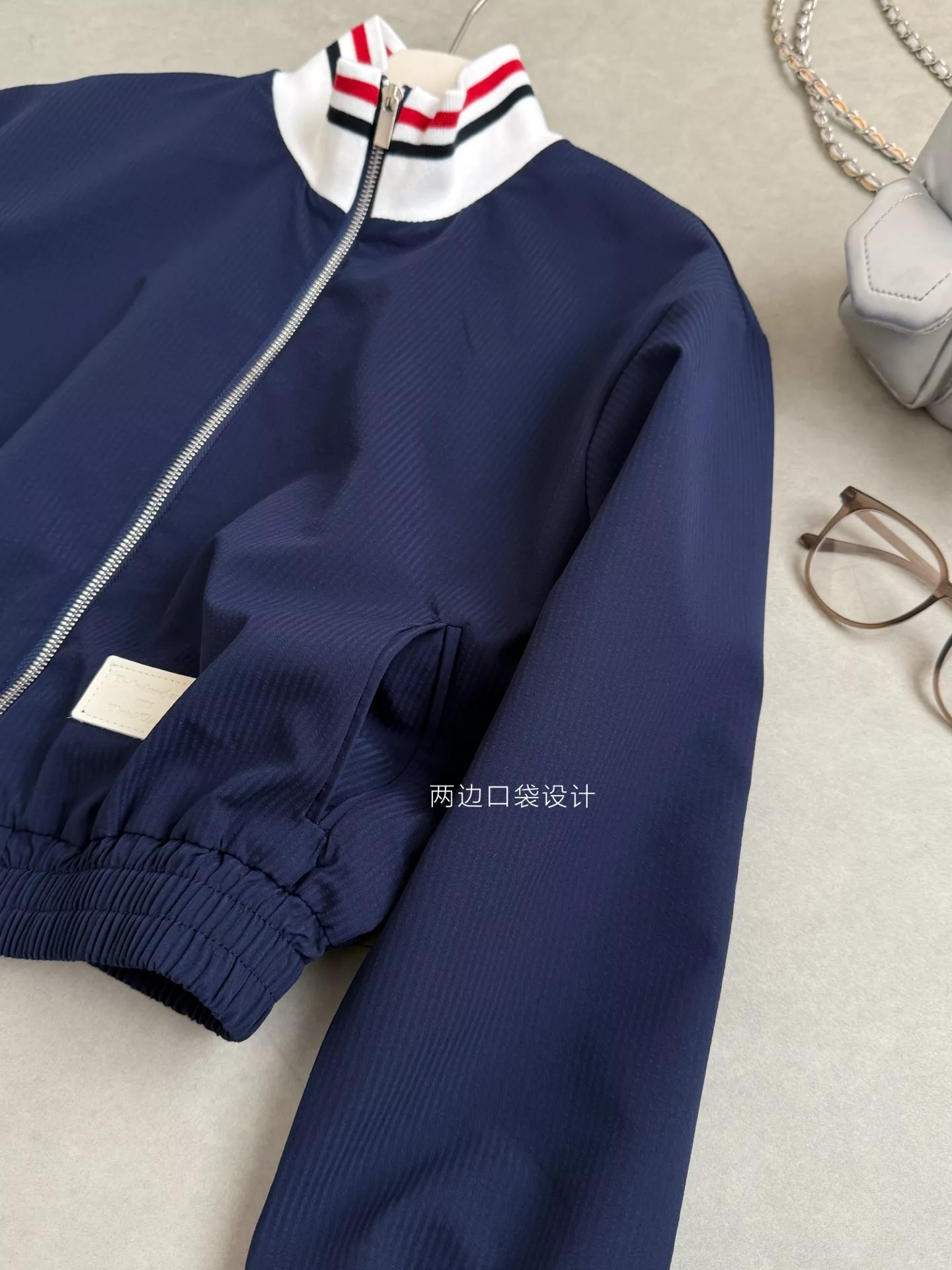 노브랜드 스탠드칼라 플리츠 여성용 투피스 상세 이미지 15