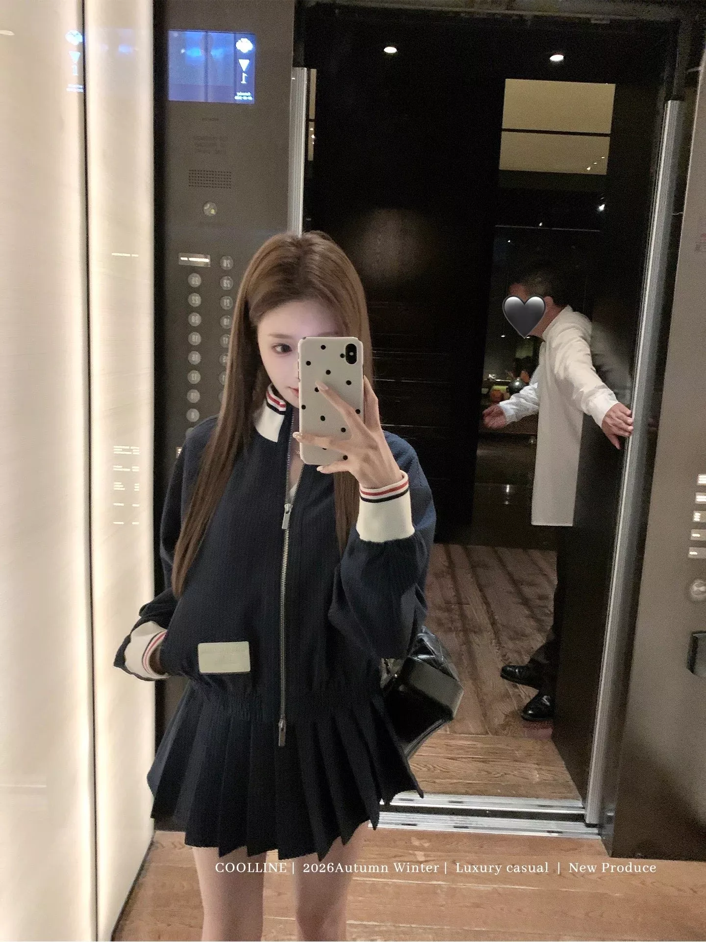 노브랜드 스탠드칼라 플리츠 여성용 투피스 상세 이미지 23