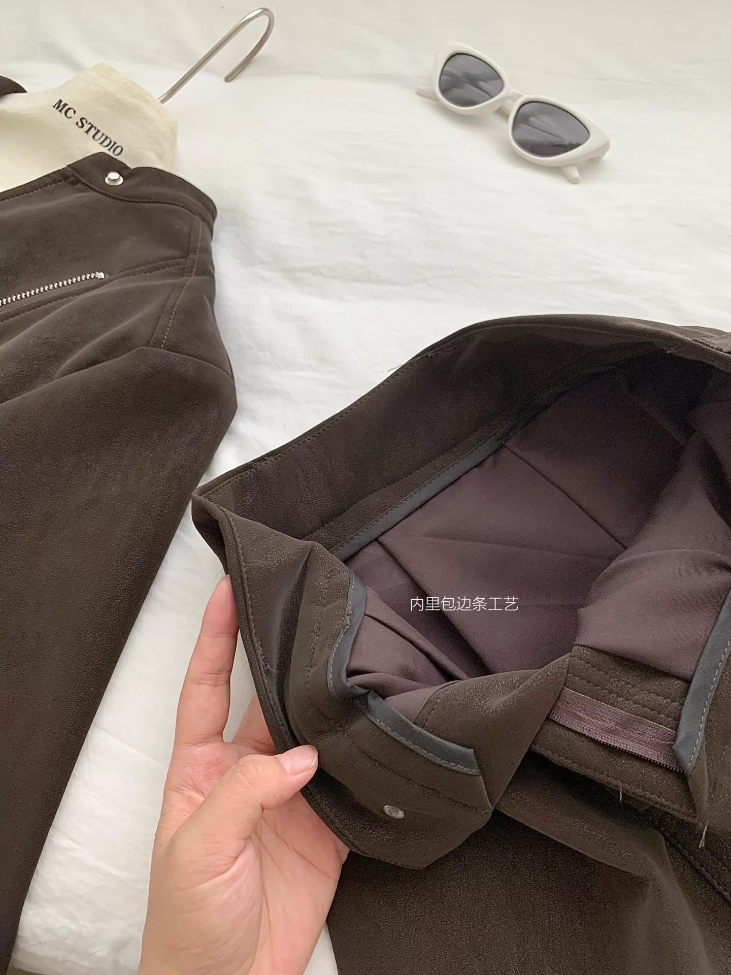 노브랜드 무광 인조가죽 집업 여성용 투피스 상세 이미지 16