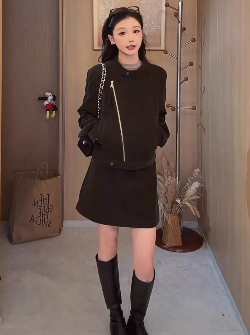 노브랜드 무광 인조가죽 집업 여성용 투피스 상세 이미지 31