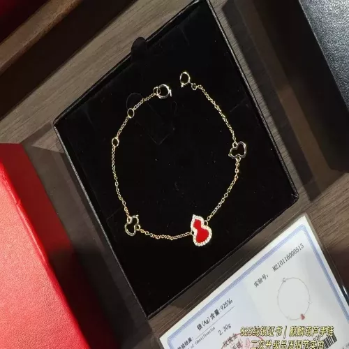 키린 18K 도금 홍옥수 조롱박 장식 팔찌