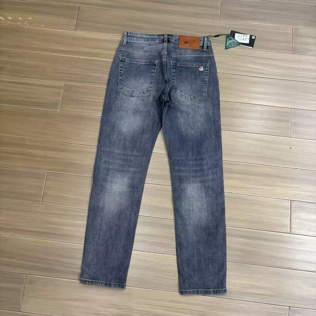 몽클레어 워싱 일자핏 남녀공용 데님 팬츠 상세 이미지 3