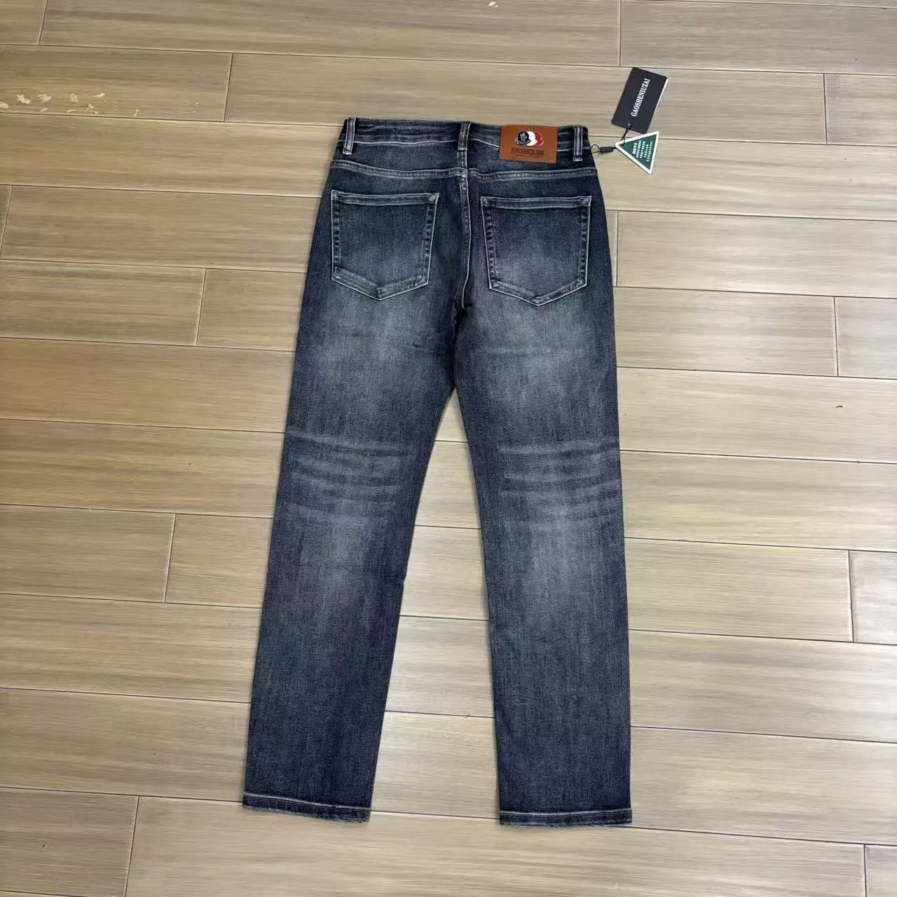 몽클레어 워싱 일자핏 남녀공용 데님 팬츠 상세 이미지 2