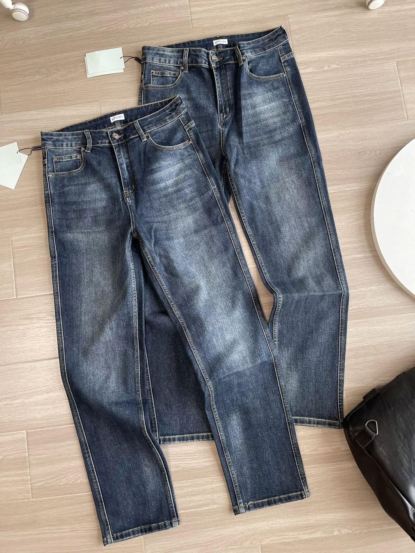 버버리 워싱 자수 남녀공용 데님 팬츠 상세 이미지 1