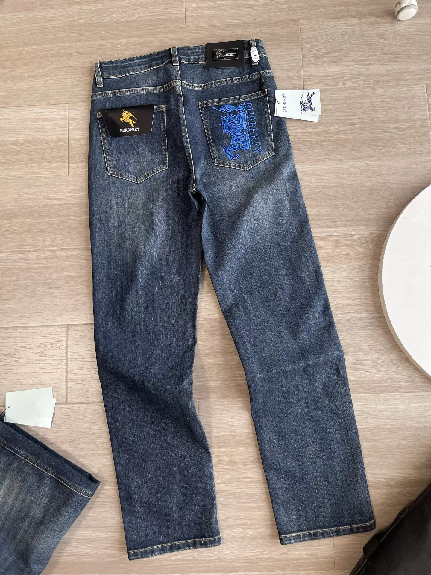 버버리 워싱 자수 남녀공용 데님 팬츠 상세 이미지 3