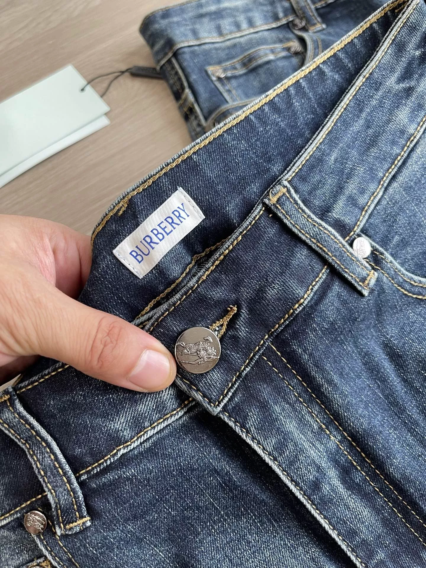 버버리 워싱 자수 남녀공용 데님 팬츠 상세 이미지 9