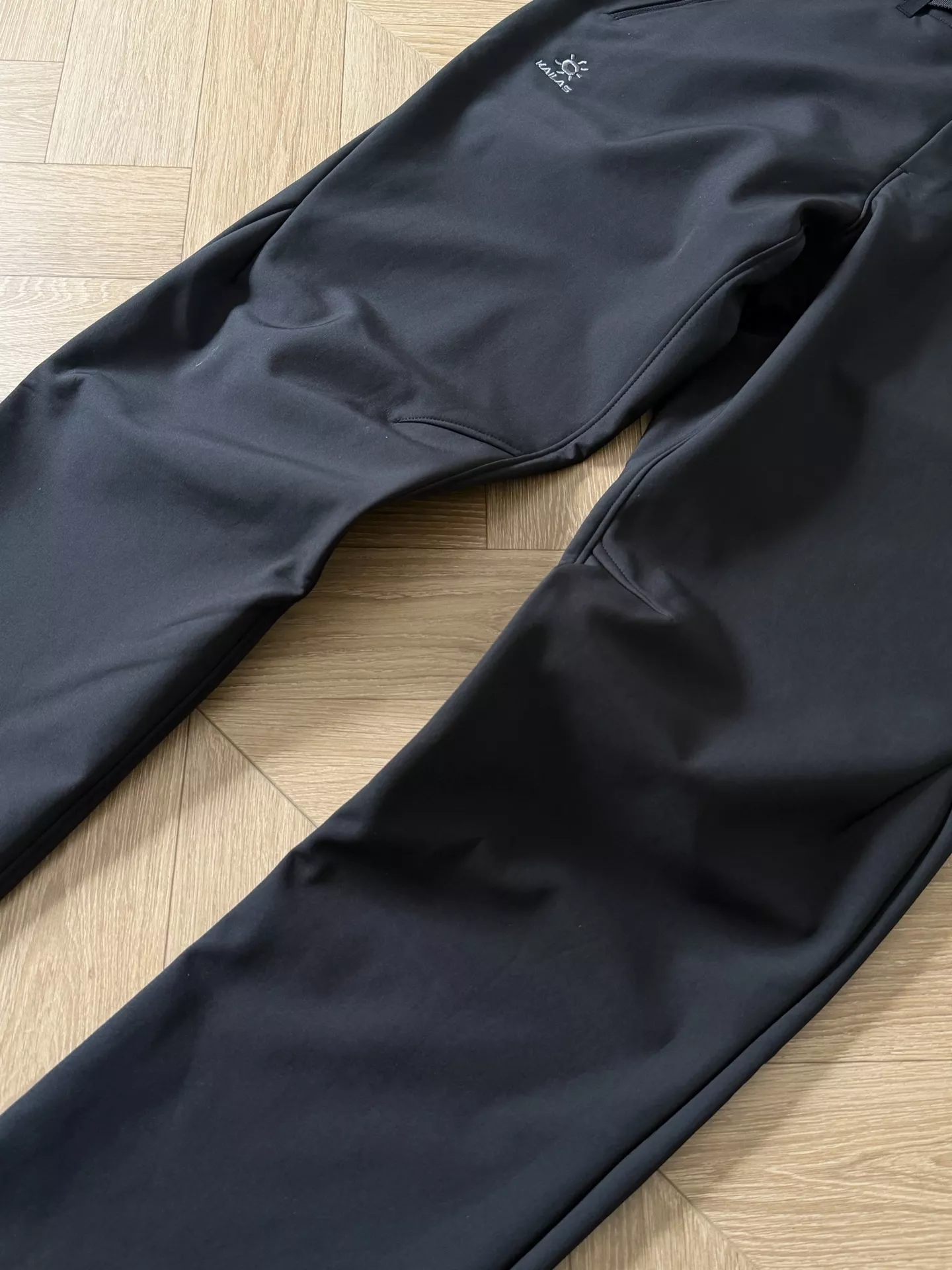 카일라스 로고 자수 소프트셸 남녀공용 캐쥬얼 팬츠 상세 이미지 14