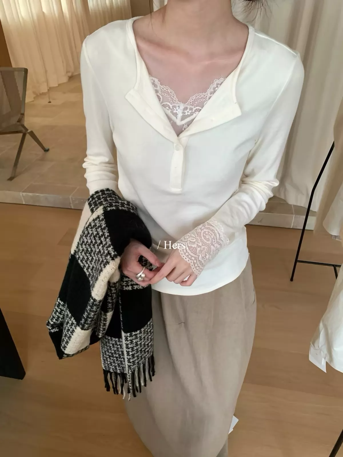 노브랜드 레이스 레이어드 여성용 긴소매 티셔츠 상세 이미지 43