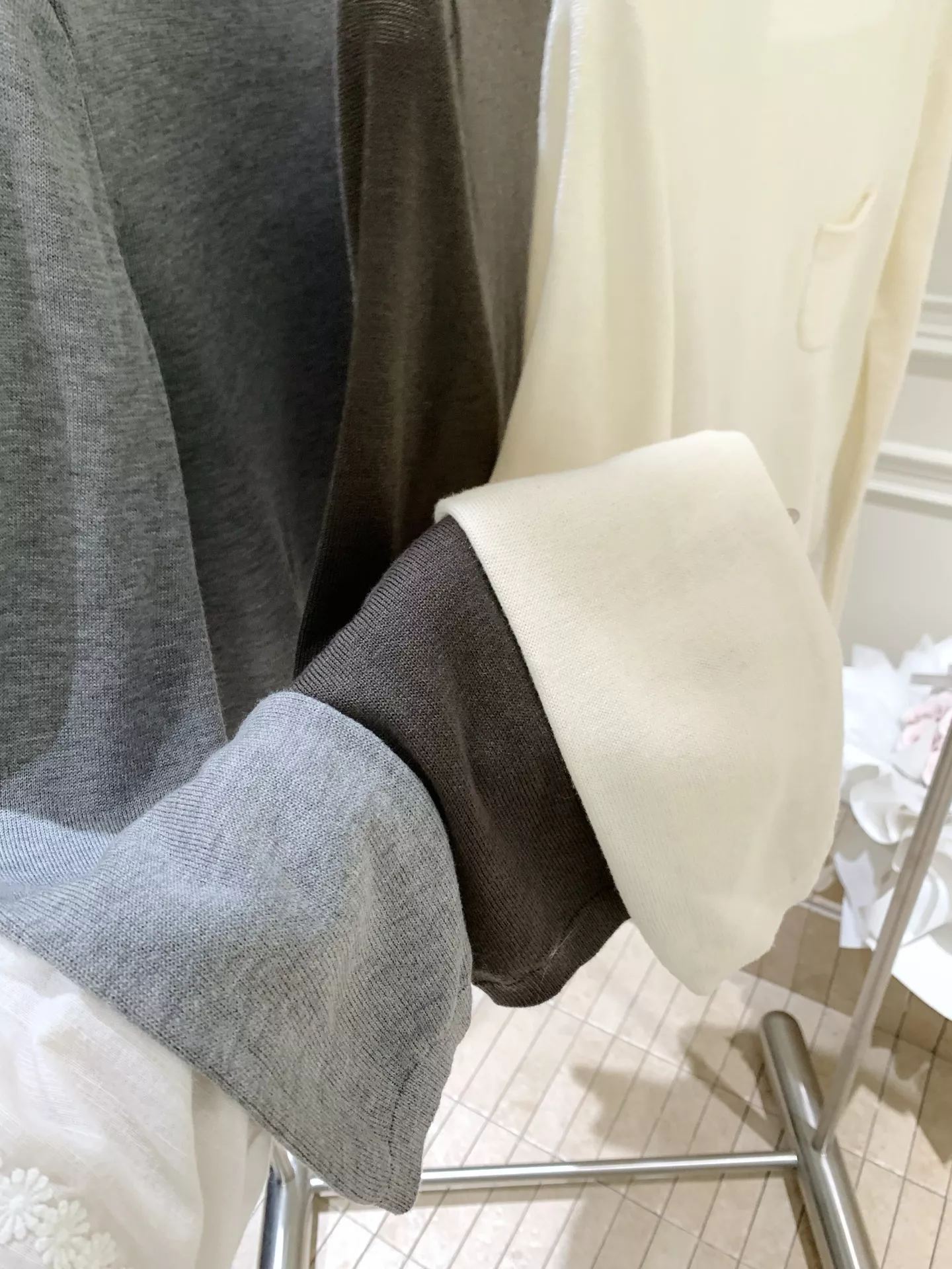 노브랜드 포켓 라운드넥 여성용 긴소매 티셔츠 상세 이미지 6