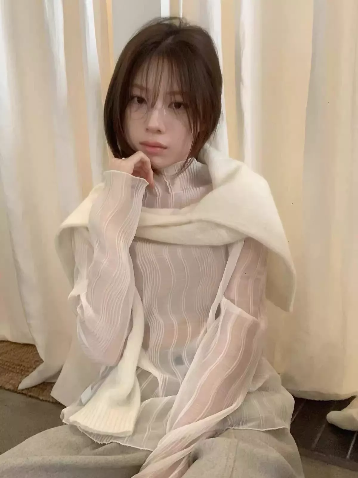 노브랜드 물결 프릴 시스루 여성용 긴소매 티셔츠 상세 이미지 13
