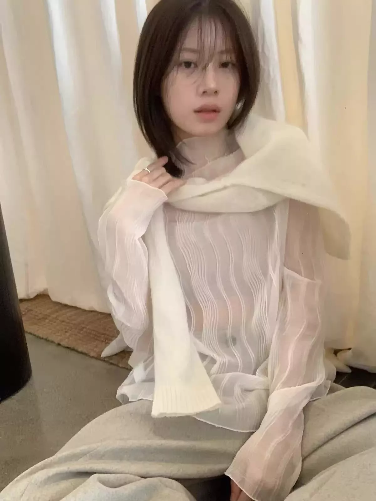 노브랜드 물결 프릴 시스루 여성용 긴소매 티셔츠 상세 이미지 21