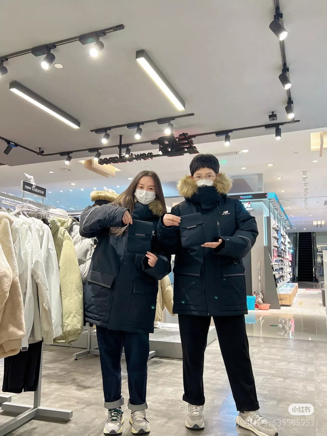 뉴발란스 퍼 칼라 덕다운 남녀공용 미들 패딩 상세 이미지 45