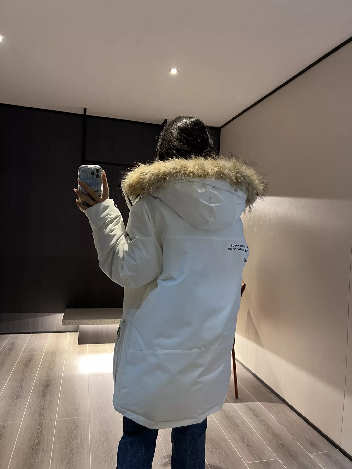 뉴발란스 퍼 칼라 덕다운 남녀공용 미들 패딩 상세 이미지 53