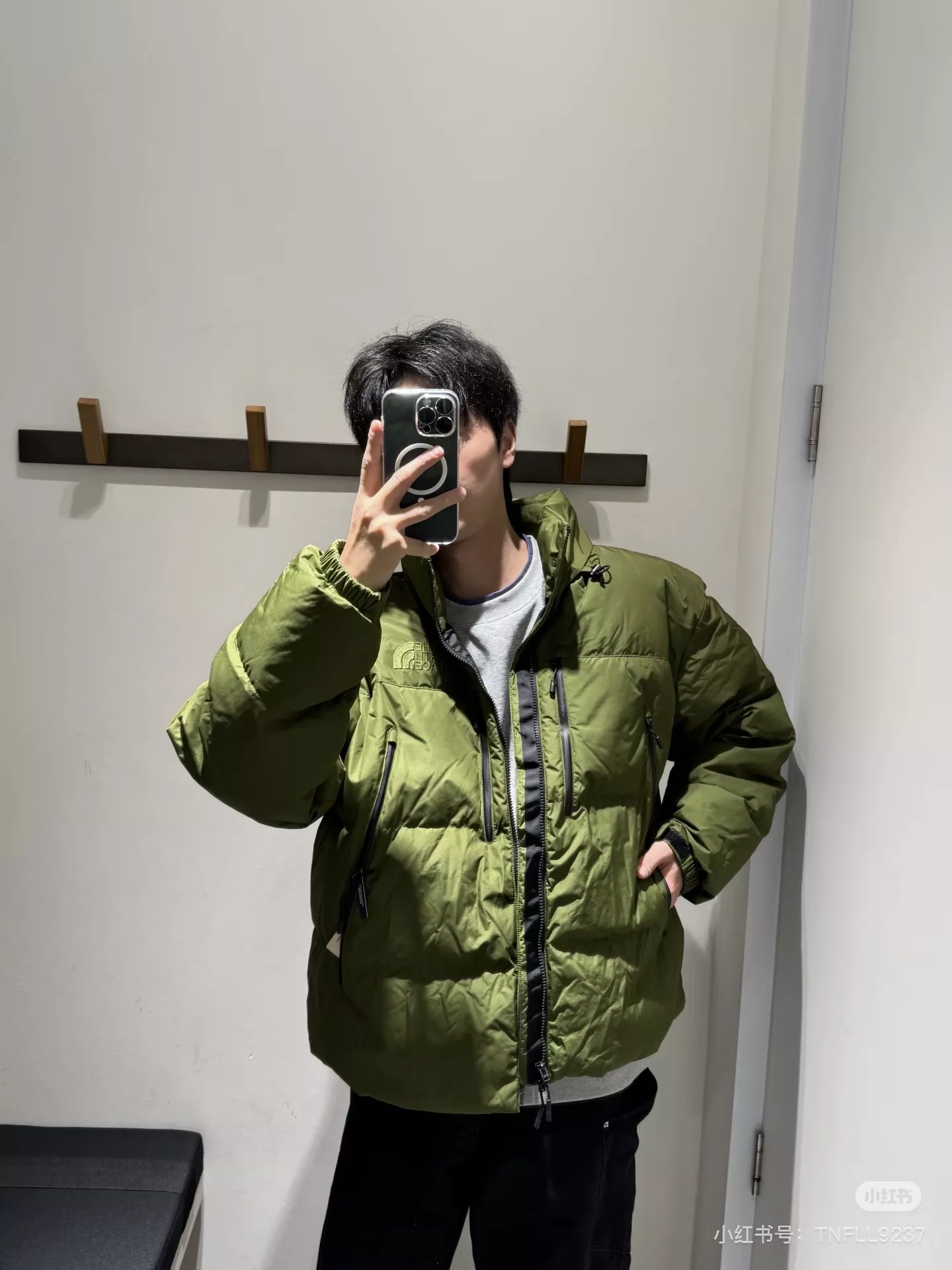 노스페이스 무광 숨김 후드 남녀공용 쇼트 패딩 상세 이미지 26